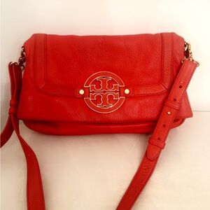 RARE Tory Burch Amanda Foldover Bucket Crossbody Adjustable Strap $435